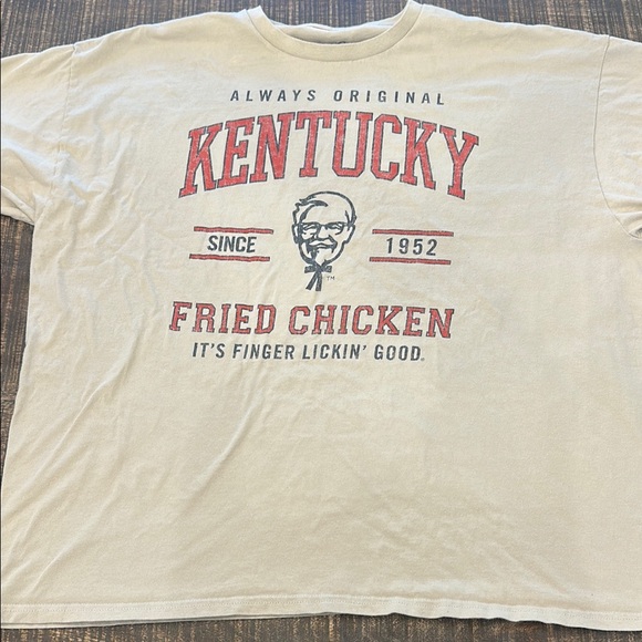 Kentucky Beige Graphic T-Shirt - Picture 1 of 7